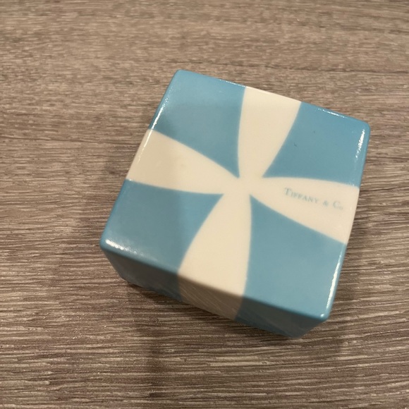 Tiffany blue porcelain Trinket Box - Picture 14 of 14